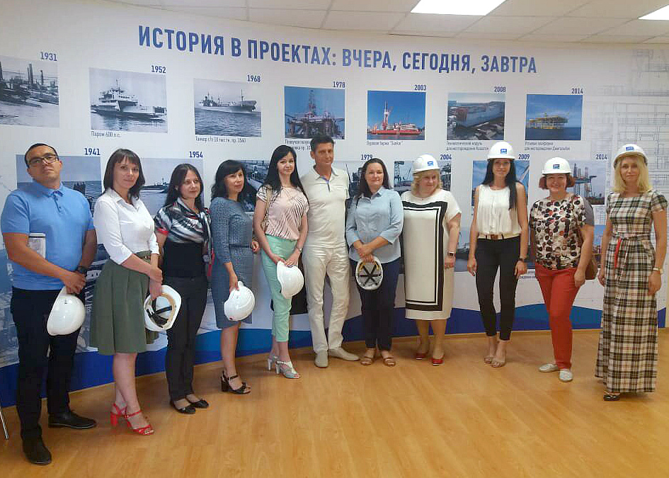 Участники круглого стола в Астрахани.jpg
